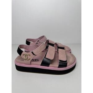 Chanel CC Logo Suede Sandals Pink Black Strap Platform SZ 38 Womens